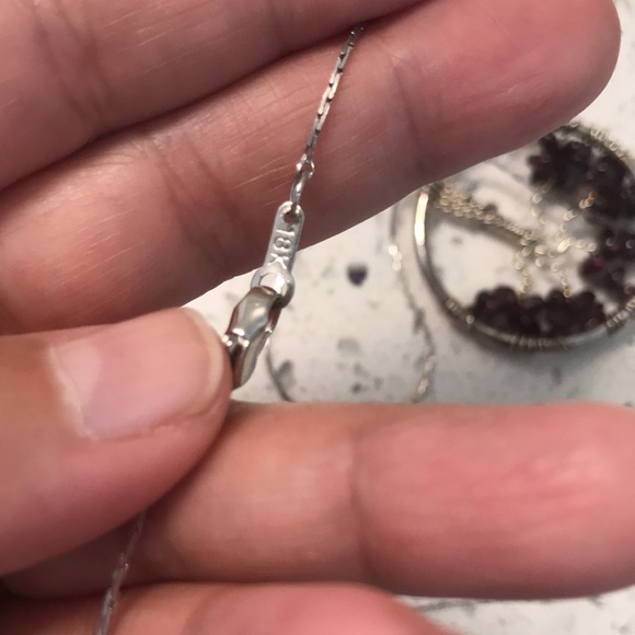 NWOT 18k necklace with (garnet?) round pendant - Picture 5 of 5